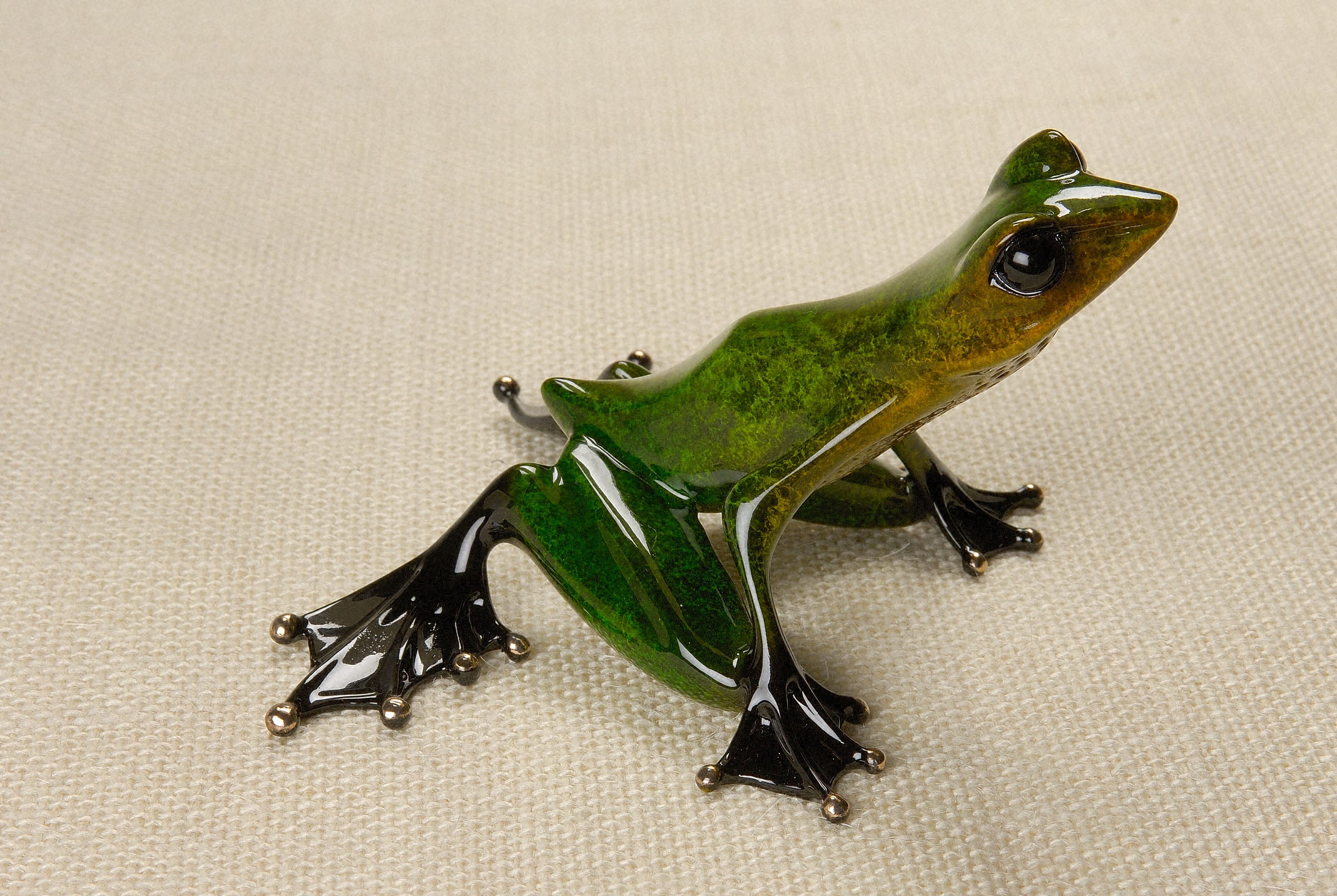 Emerald – One of a Kind Frogs